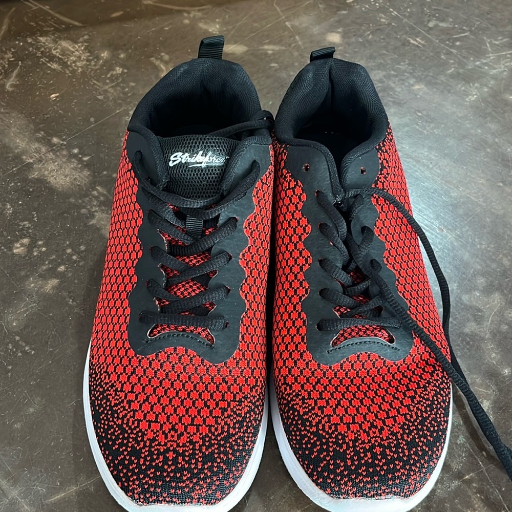 Strikeforce men’s size 9 bowling shoes